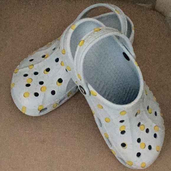 Crocs Light Blue with Daisies Size 7 - Picture 2 of 4